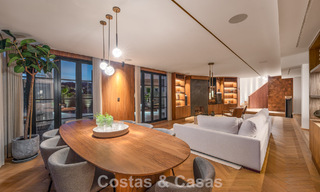 Villa arquitectónica exclusiva con vistas panorámicas al golf y al mar en venta en Nueva Andalucía, Marbella 796384 