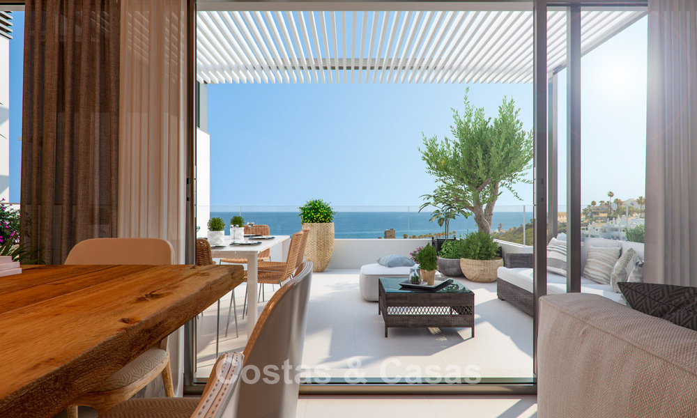 Apartamentos contemporáneos de lujo con vistas al mar en venta en un nuevo complejo entre Marbella y Sotogrande, Costa del Sol 796312