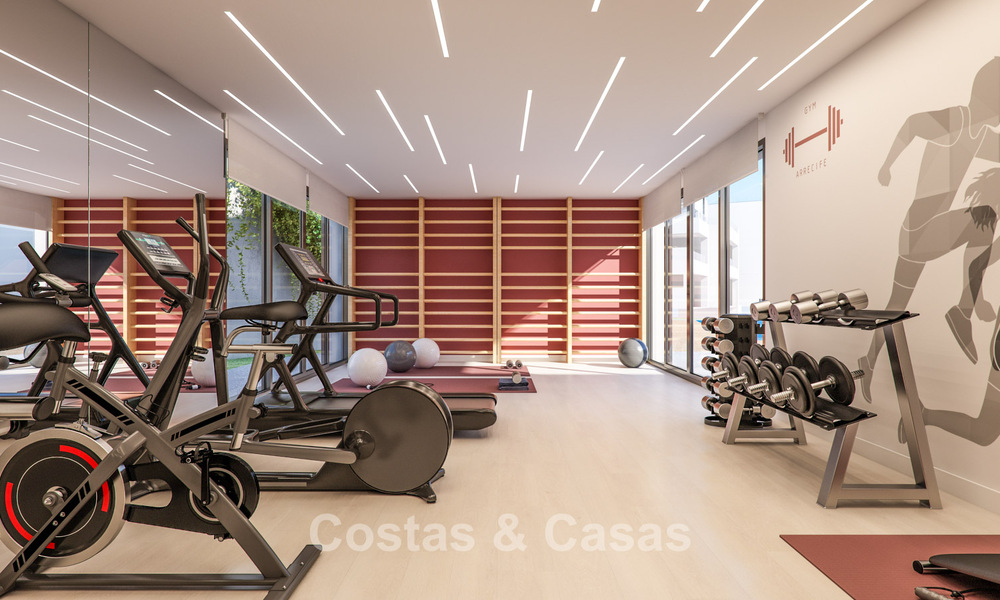 Apartamentos contemporáneos de lujo con vistas al mar en venta en un nuevo complejo entre Marbella y Sotogrande, Costa del Sol 796313