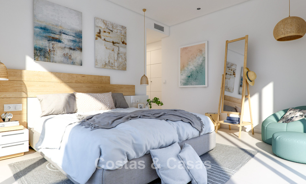 Apartamentos contemporáneos de lujo con vistas al mar en venta en un nuevo complejo entre Marbella y Sotogrande, Costa del Sol 796316
