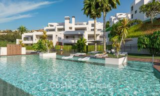 Apartamentos contemporáneos de lujo con vistas al mar en venta en un nuevo complejo entre Marbella y Sotogrande, Costa del Sol 796318 
