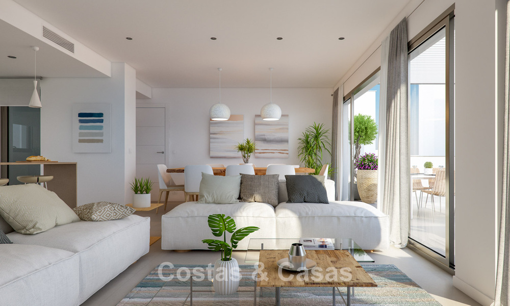 Apartamentos contemporáneos de lujo con vistas al mar en venta en un nuevo complejo entre Marbella y Sotogrande, Costa del Sol 796319