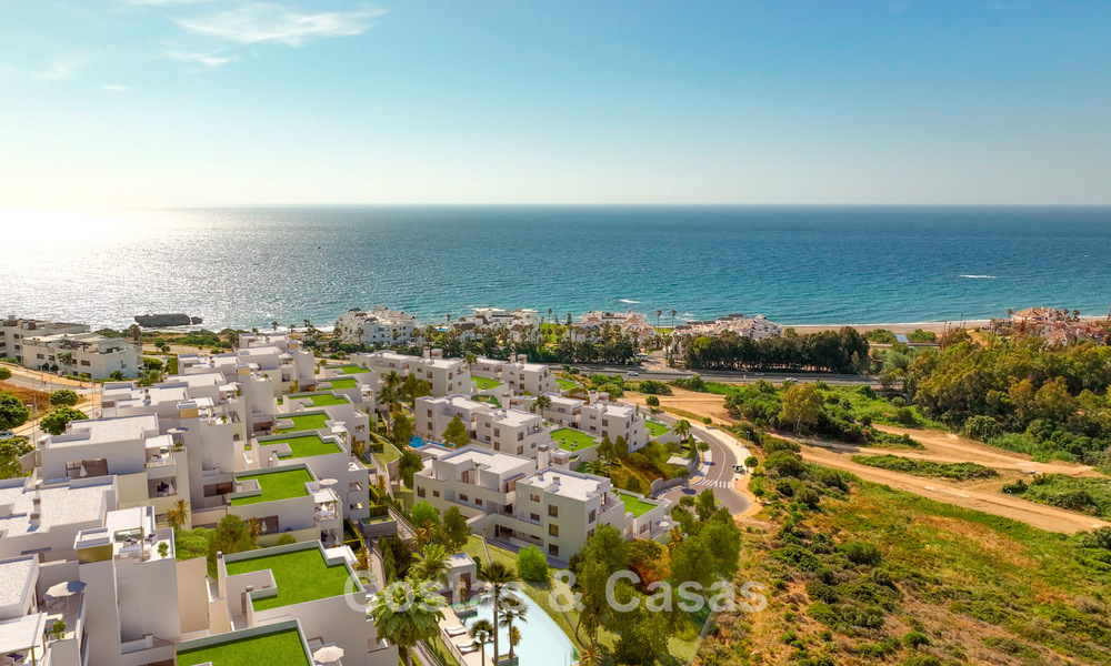 Apartamentos contemporáneos de lujo con vistas al mar en venta en un nuevo complejo entre Marbella y Sotogrande, Costa del Sol 796323