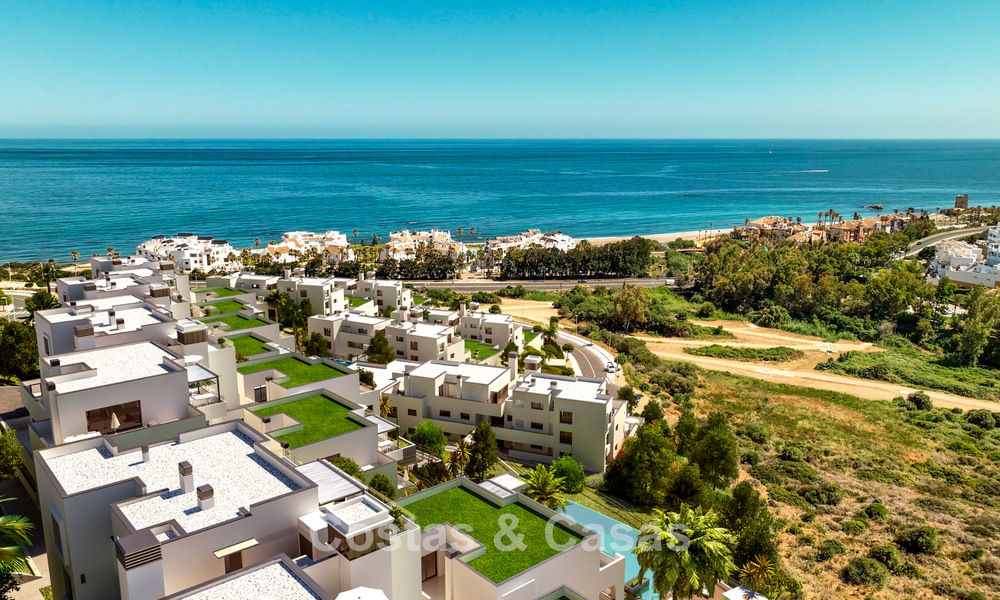 Apartamentos contemporáneos de lujo con vistas al mar en venta en un nuevo complejo entre Marbella y Sotogrande, Costa del Sol 796324