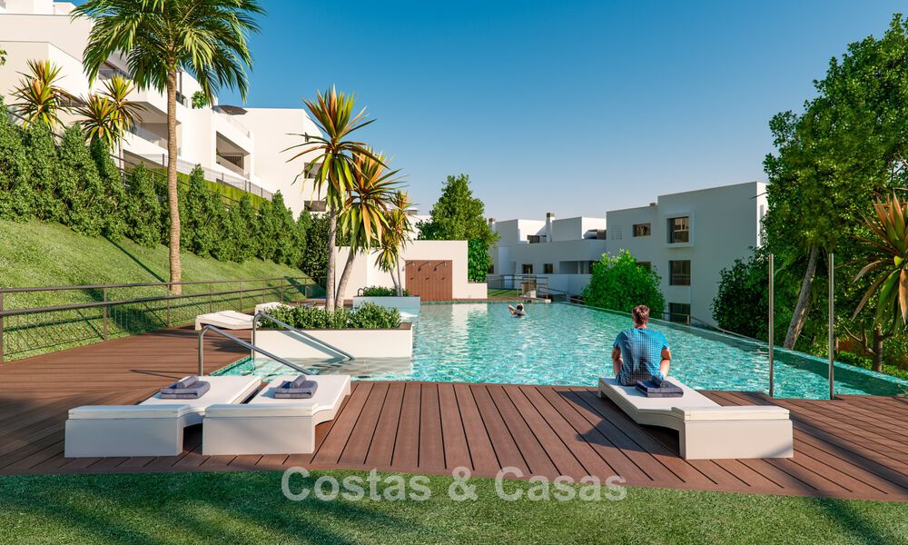 Apartamentos contemporáneos de lujo con vistas al mar en venta en un nuevo complejo entre Marbella y Sotogrande, Costa del Sol 796326