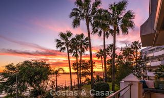 Exclusivo apartamento en primera línea de playa con vistas panorámicas al mar en venta en el centro de Estepona 795953 