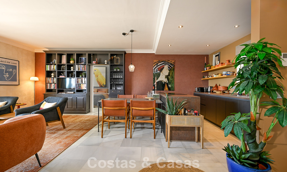 Exclusivo apartamento en primera línea de playa con vistas panorámicas al mar en venta en el centro de Estepona 795966