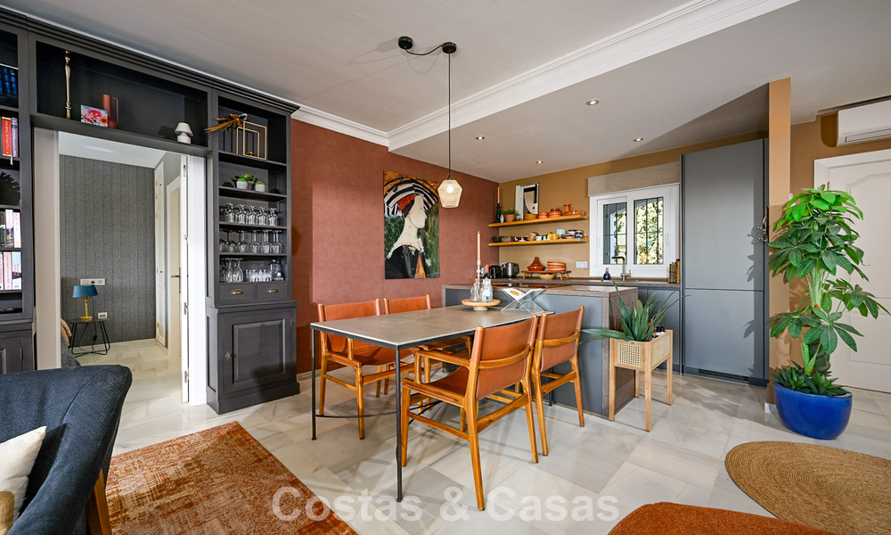 Exclusivo apartamento en primera línea de playa con vistas panorámicas al mar en venta en el centro de Estepona 795967