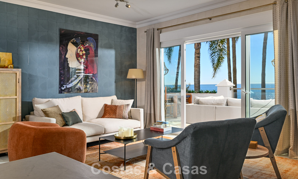 Exclusivo apartamento en primera línea de playa con vistas panorámicas al mar en venta en el centro de Estepona 795969