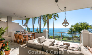 Exclusivo apartamento en primera línea de playa con vistas panorámicas al mar en venta en el centro de Estepona 795978 