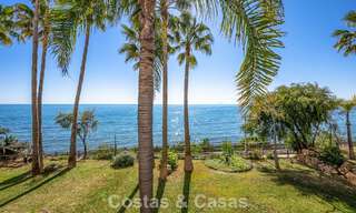 Exclusivo apartamento en primera línea de playa con vistas panorámicas al mar en venta en el centro de Estepona 795986 