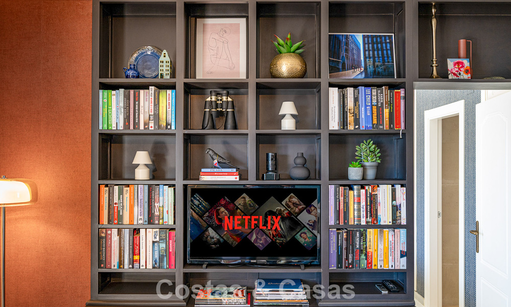 Exclusivo apartamento en primera línea de playa con vistas panorámicas al mar en venta en el centro de Estepona 795987