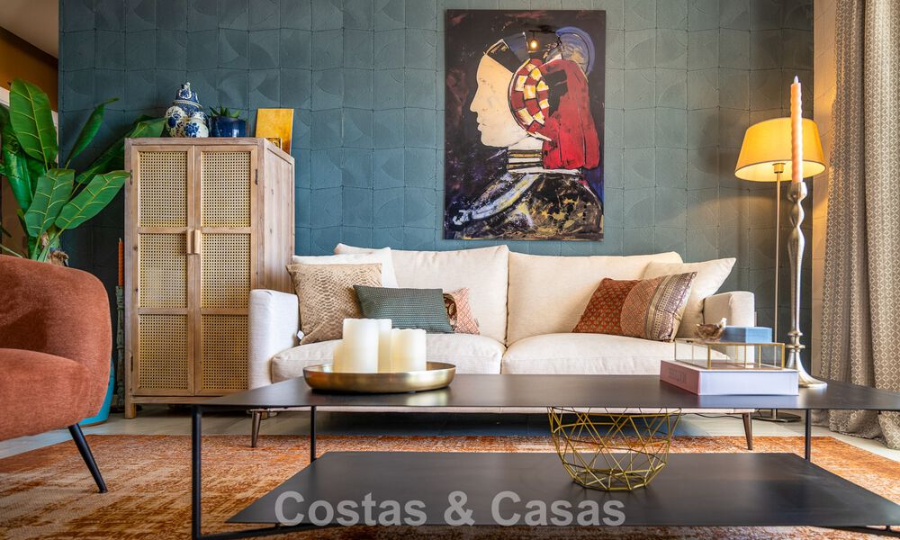 Exclusivo apartamento en primera línea de playa con vistas panorámicas al mar en venta en el centro de Estepona 795990