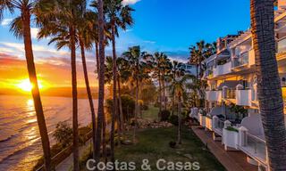 Exclusivo apartamento en primera línea de playa con vistas panorámicas al mar en venta en el centro de Estepona 795992 