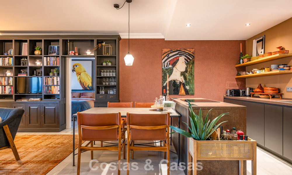 Exclusivo apartamento en primera línea de playa con vistas panorámicas al mar en venta en el centro de Estepona 795997