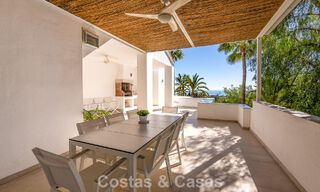 Majestuosa villa modernamente renovada con vistas panorámicas al mar en venta en una amplia parcela al este del centro de Marbella 796496 