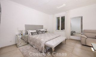 Majestuosa villa modernamente renovada con vistas panorámicas al mar en venta en una amplia parcela al este del centro de Marbella 796504 