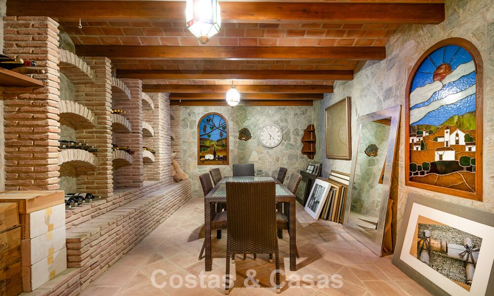 Majestuosa villa modernamente renovada con vistas panorámicas al mar en venta en una amplia parcela al este del centro de Marbella 796522