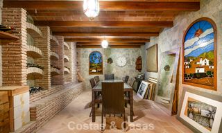 Majestuosa villa modernamente renovada con vistas panorámicas al mar en venta en una amplia parcela al este del centro de Marbella 796522 