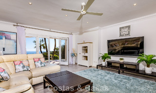 Majestuosa villa modernamente renovada con vistas panorámicas al mar en venta en una amplia parcela al este del centro de Marbella 796531 