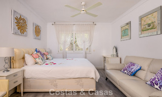 Majestuosa villa modernamente renovada con vistas panorámicas al mar en venta en una amplia parcela al este del centro de Marbella 796533 