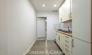 Majestuosa villa modernamente renovada con vistas panorámicas al mar en venta en una amplia parcela al este del centro de Marbella 796541 