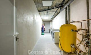 Majestuosa villa modernamente renovada con vistas panorámicas al mar en venta en una amplia parcela al este del centro de Marbella 796542 