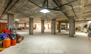 Majestuosa villa modernamente renovada con vistas panorámicas al mar en venta en una amplia parcela al este del centro de Marbella 796543 