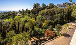 Majestuosa villa modernamente renovada con vistas panorámicas al mar en venta en una amplia parcela al este del centro de Marbella 796554 