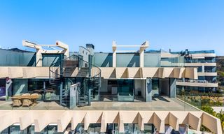 Ático con vistas al mar desde una amplia terraza en la azotea en venta en la New Golden Mile, entre Marbella y Estepona 796610 