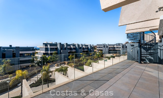 Ático con vistas al mar desde una amplia terraza en la azotea en venta en la New Golden Mile, entre Marbella y Estepona 796612 