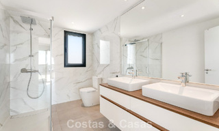 Ático con vistas al mar desde una amplia terraza en la azotea en venta en la New Golden Mile, entre Marbella y Estepona 796616 