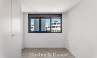 Ático con vistas al mar desde una amplia terraza en la azotea en venta en la New Golden Mile, entre Marbella y Estepona 796619 
