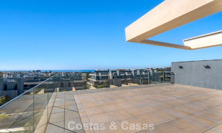 Ático con vistas al mar desde una amplia terraza en la azotea en venta en la New Golden Mile, entre Marbella y Estepona 796621 