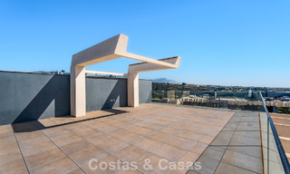 Ático con vistas al mar desde una amplia terraza en la azotea en venta en la New Golden Mile, entre Marbella y Estepona 796622 