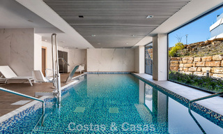 Ático con vistas al mar desde una amplia terraza en la azotea en venta en la New Golden Mile, entre Marbella y Estepona 796630 