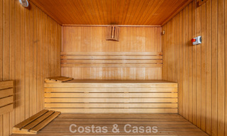 Ático con vistas al mar desde una amplia terraza en la azotea en venta en la New Golden Mile, entre Marbella y Estepona 796631 