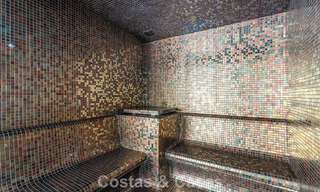 Ático con vistas al mar desde una amplia terraza en la azotea en venta en la New Golden Mile, entre Marbella y Estepona 796632 