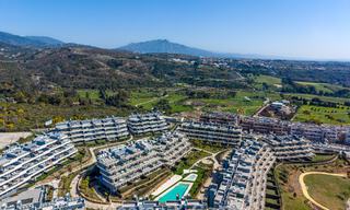 Ático con vistas al mar desde una amplia terraza en la azotea en venta en la New Golden Mile, entre Marbella y Estepona 796635 