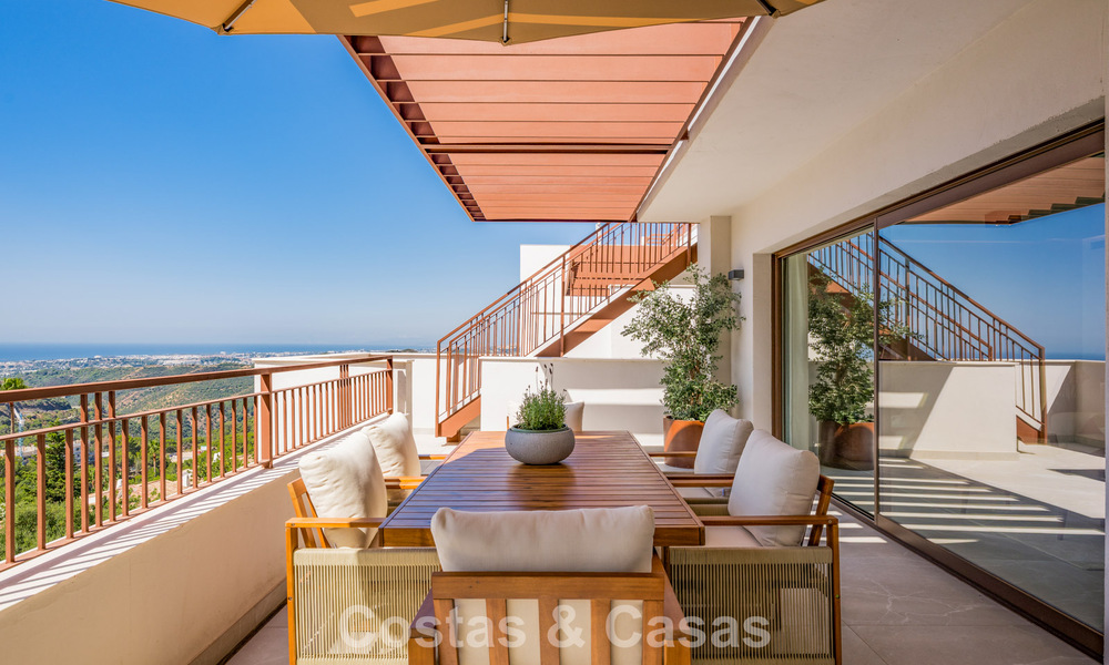 Ático dúplex nuevo con vistas despejadas en venta en el tranquilo Istán, cerca de Marbella en la Costa del Sol 796181