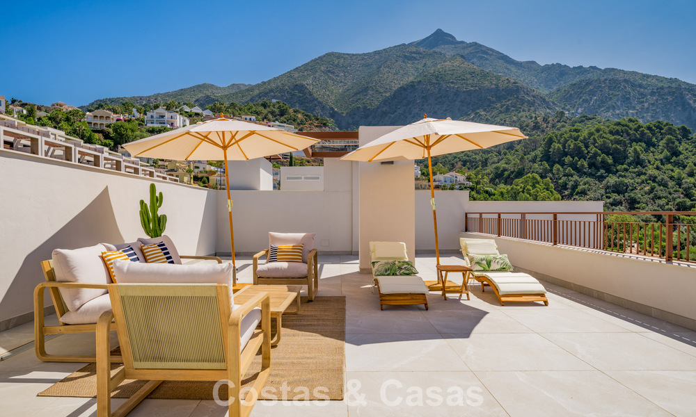 Ático dúplex nuevo con vistas despejadas en venta en el tranquilo Istán, cerca de Marbella en la Costa del Sol 796184