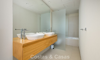 Apartamento en planta baja de alta calidad con jardín privado y piscina en venta en Fuengirola, Costa del Sol 796568 