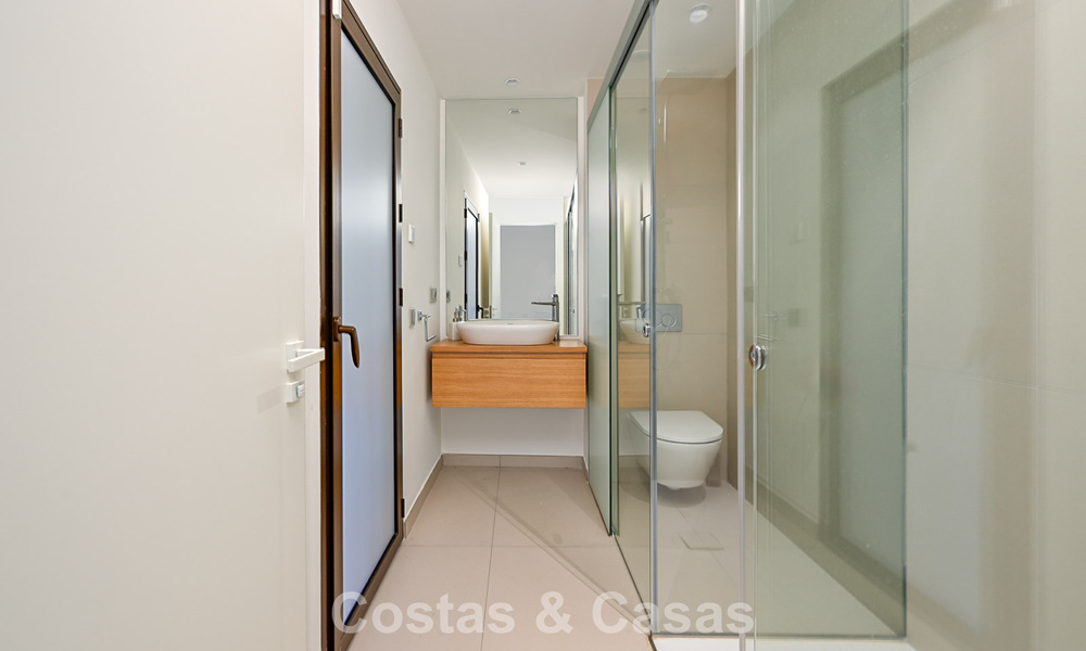 Apartamento en planta baja de alta calidad con jardín privado y piscina en venta en Fuengirola, Costa del Sol 796571