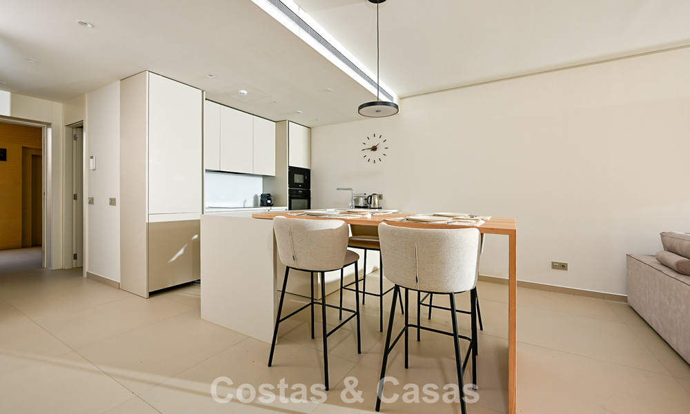 Apartamento en planta baja de alta calidad con jardín privado y piscina en venta en Fuengirola, Costa del Sol 796595