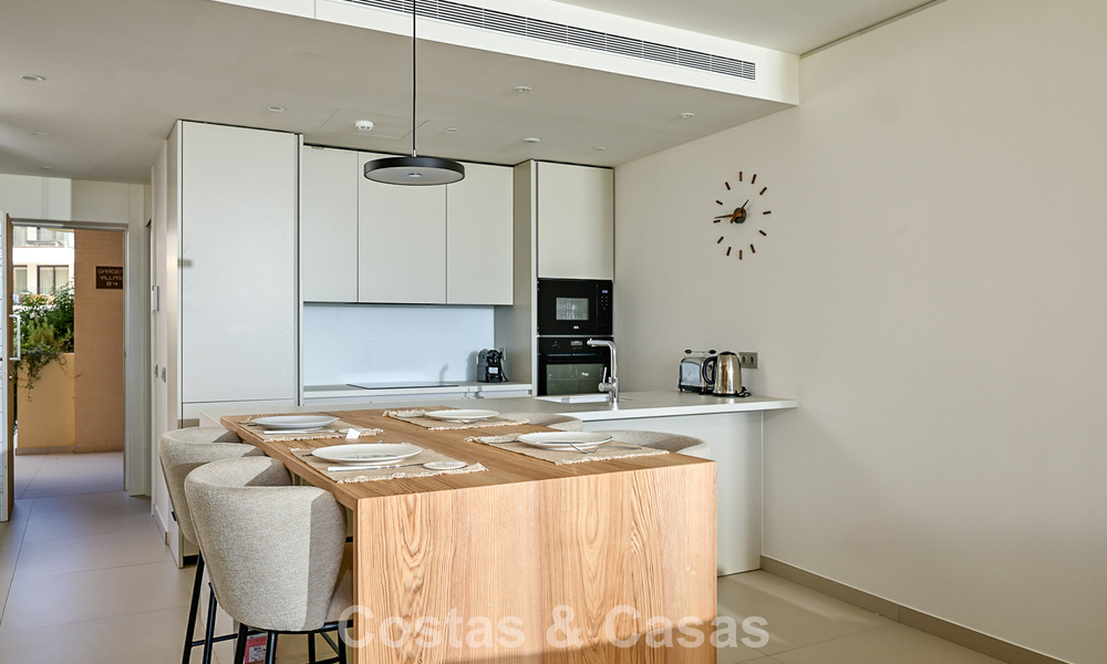 Apartamento en planta baja de alta calidad con jardín privado y piscina en venta en Fuengirola, Costa del Sol 796596