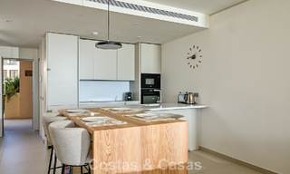 Apartamento en planta baja de alta calidad con jardín privado y piscina en venta en Fuengirola, Costa del Sol 796596 