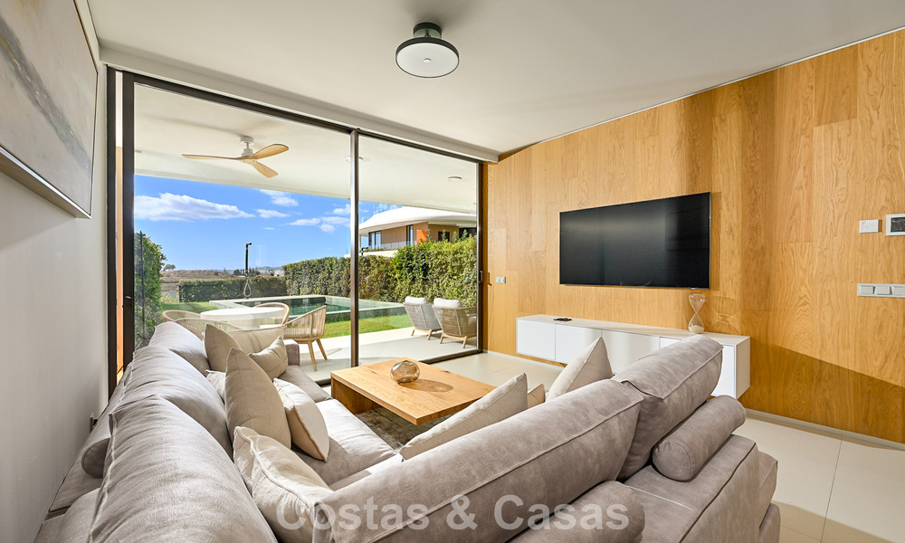 Apartamento en planta baja de alta calidad con jardín privado y piscina en venta en Fuengirola, Costa del Sol 796599