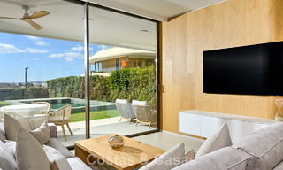 Apartamento en planta baja de alta calidad con jardín privado y piscina en venta en Fuengirola, Costa del Sol 796600 