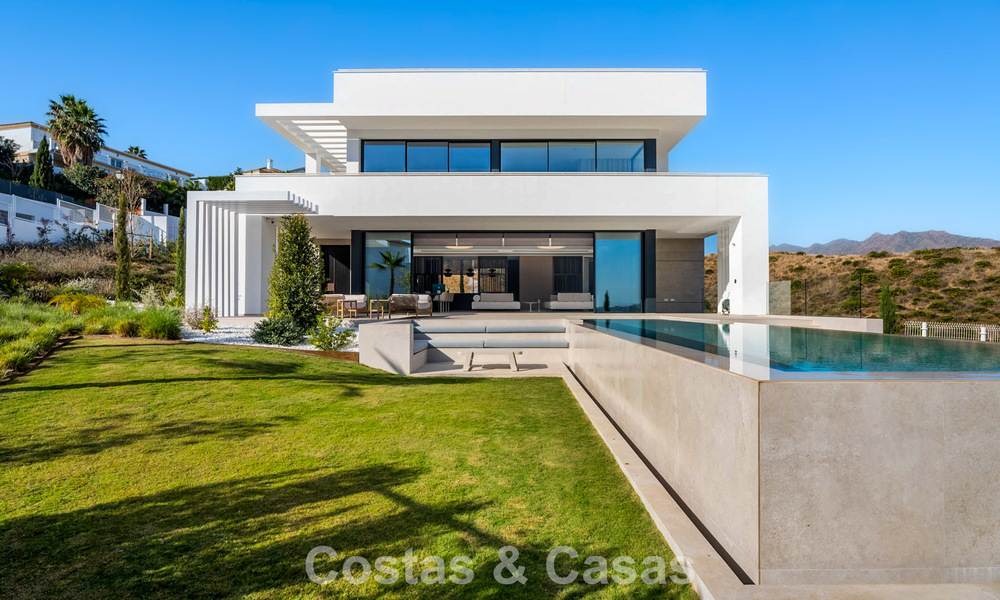 Villa moderna, nueva y de última generación en venta cerca de un campo de golf en Mijas, Costa del Sol 796675