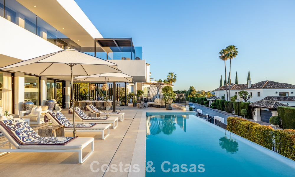 Villa de lujo avanzada en primera línea de golf en venta en el Valle del Golf de Nueva Andalucía, Marbella 796699